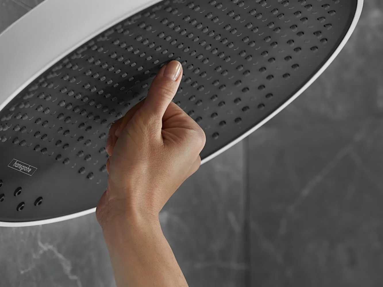 Верхний душ Hansgrohe Rainfinity 250 1jet 26229700 с потолочным кронштейном, EcoSmart, белый матовый