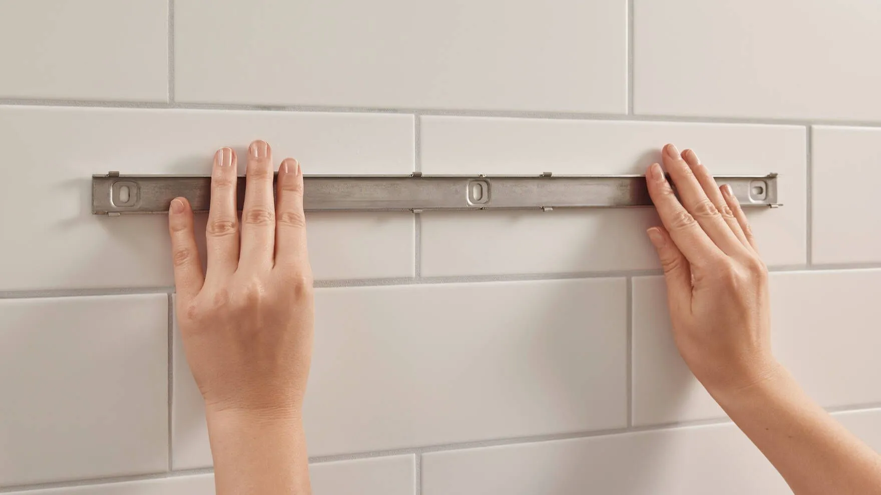 Штанга для коепления аксессуаров HANSGROHE WallStoris 27902700 500 мм, цвет Чёрный матовый