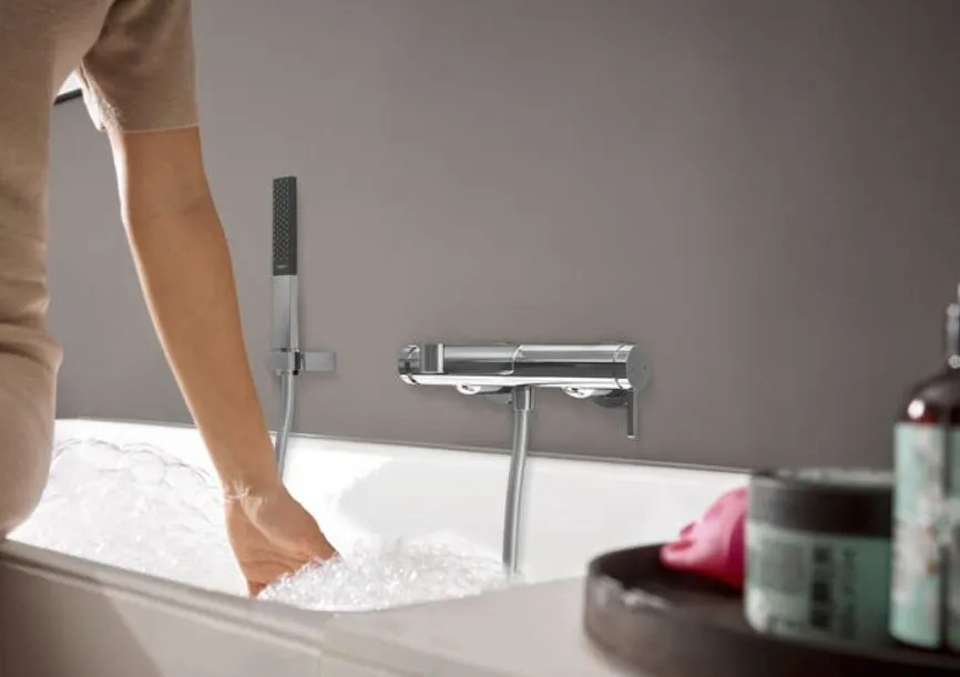 Смеситель для ванны однорычажный Hansgrohe Finoris 76420000 внешнего монтажа, цвет Хром