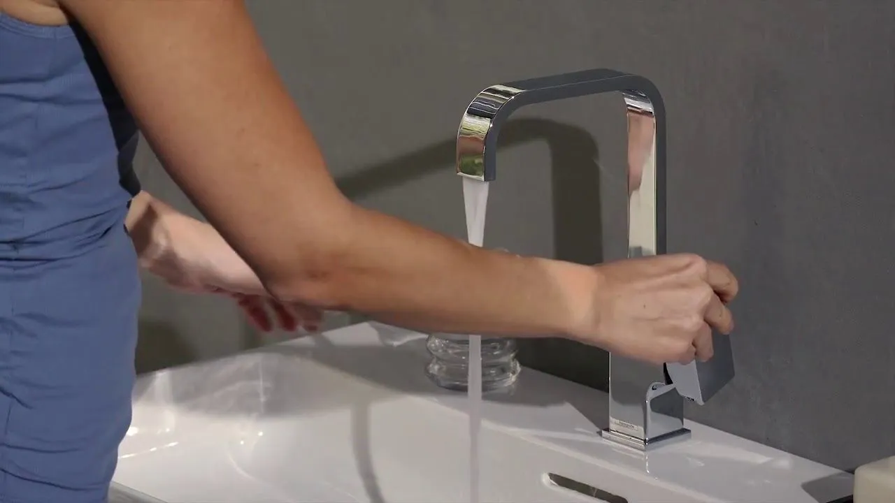 Смеситель для раковины с донным клапаном и поворотным изливом Hansgrohe Metropol 32511000 Хром