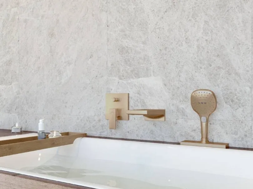 Внешняя часть смесителя HANSGROHE sBox Square 28010990 с прямоугольной розеткой, Полированное золото